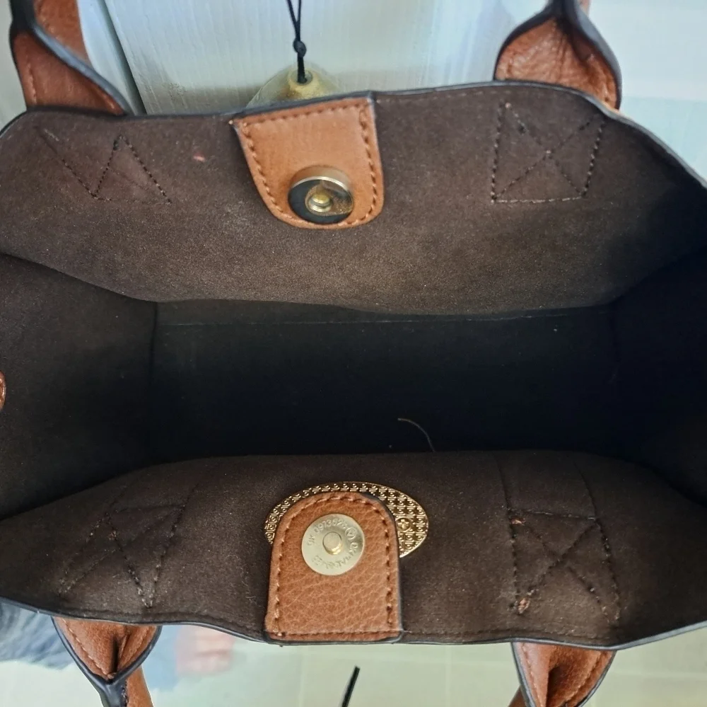NWOT 3 in One Faux  Leather Satchel Crossbody Structured Design and Pull Out Bag